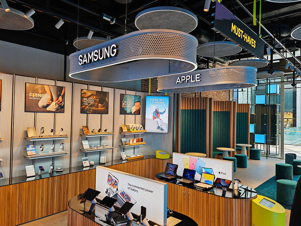 EE Commits To Retail With New Studio Store FDM CCS Insight EE Commits To Retail With New Studio Store FDM CCS Insight